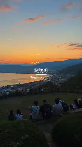 この美しさは忘れられない 📍  Lake Suwa | Nagano🇯🇵     ~ 諏訪湖~  諏訪湖から見た夕焼けは、最高に綺麗でした！🌆🌆 [アクセス] 立石公園 →上諏訪駅から徒歩で約30分 (坂が続くからしんどいかも！) 石彫り公園 →上諏訪駅から徒歩約10分 The sunset seen from Lake Suwa was absolutely beautiful! 🌆🌆 [Access] Tateishi Park →About 30 minutes walk from Kami-Suwa Station (It might be a bit tiring because there are many slopes!) Stone Carving Park →About 10 minutes walk from Kami-Suwa Station Would you visit here alone or with someone? #旅行 #諏訪湖 #立石公園 #石彫り公園  #長野 #nagano #日本の風景 #週末旅のすすめ
