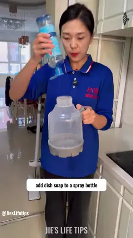 Kitchen walls sticky from cooking? Xiao Jie’s got the perfect grease-busting solution! ✨🧽 #HomeLifeHacks #HouseholdCleaning #HomeCareTips #GreaseRemoval #XiaoJieCleaningTips