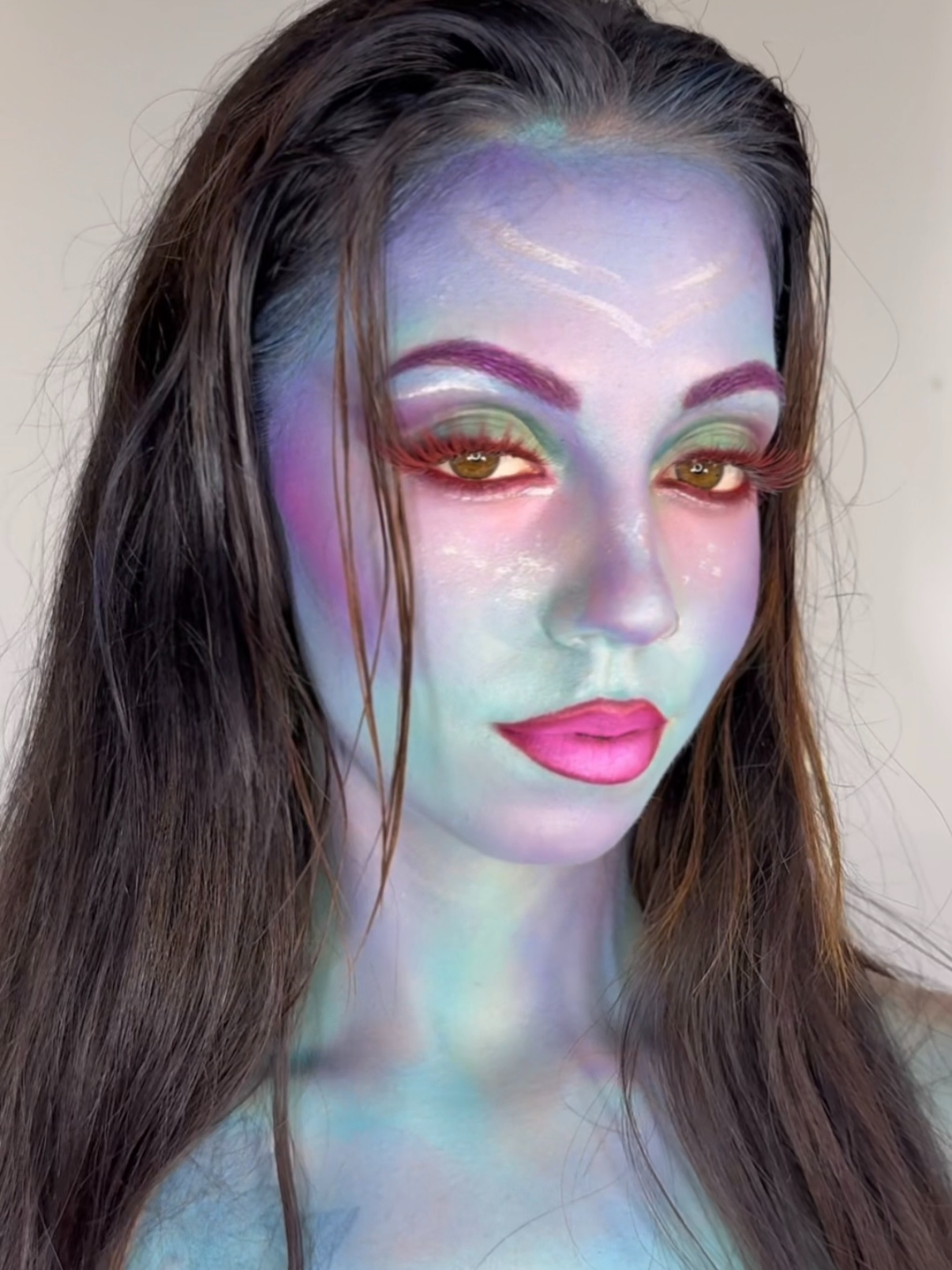 Color generator picks my makeup ✨ cute ✅ or fail ❌? @camilla.casula #mulac #mulaccosmetics #showyourart #randomcolorchallenge