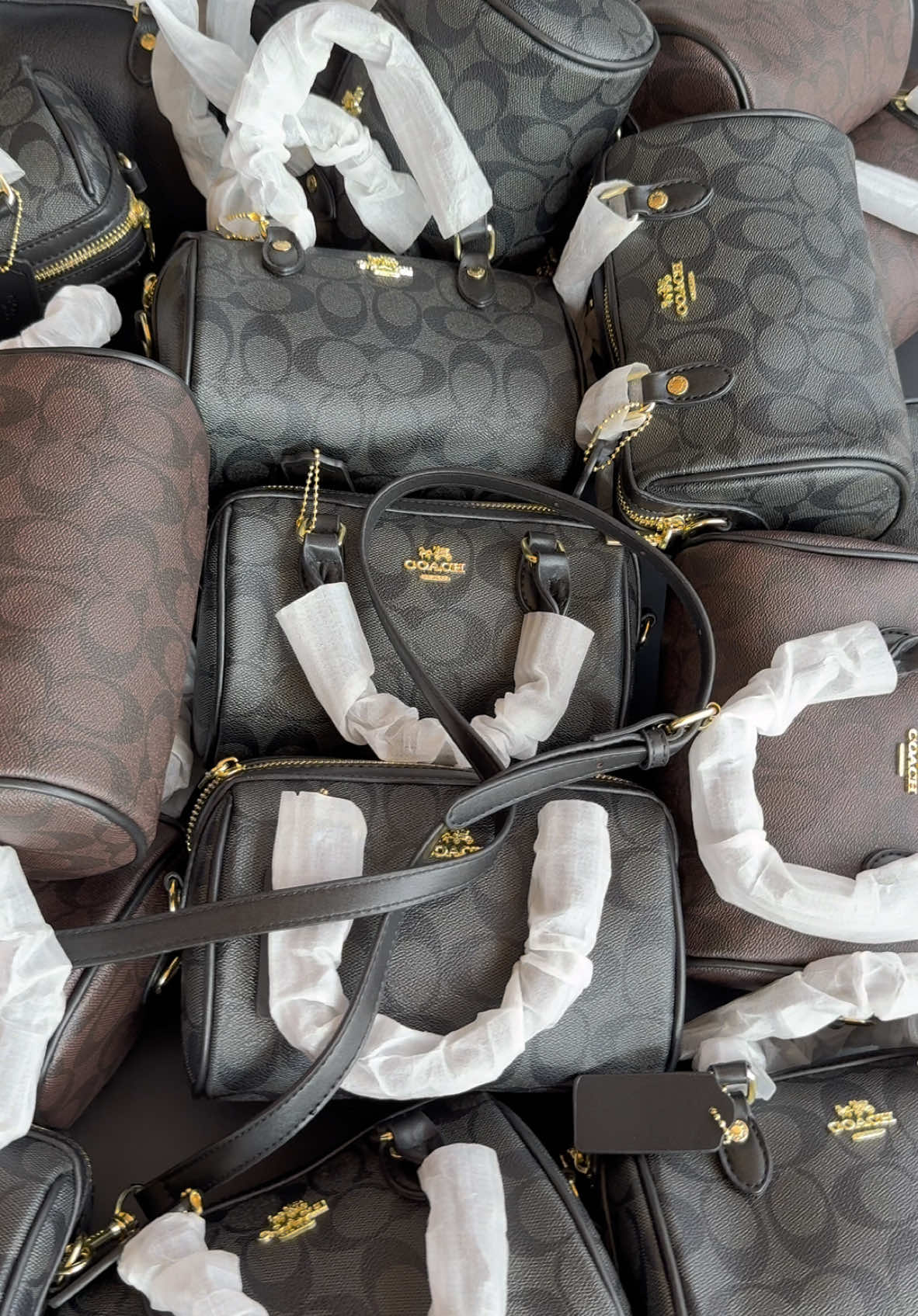 Make Una Buy From Me🌚Moti So Ro Aje o🤭#bag #coachbag #dunmolascloset #blackbag 