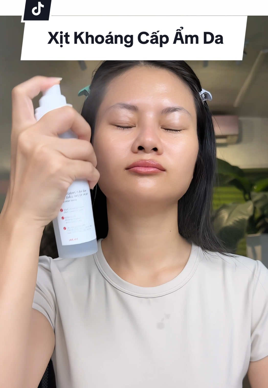 Xịt khoáng cấp ẩm cho da của Sắc Ngocn Khang đúng đã lun nè #sacngockhang #xitkhoang #xitkhoangsacngockhang #xitkhoangmakeup #xitkhoangcangbongda #xitkhoangkiemdau #xitkhoangcapam #sacngockhangchinhhang #chamsocda #chamsocdamat #hanalamdep 