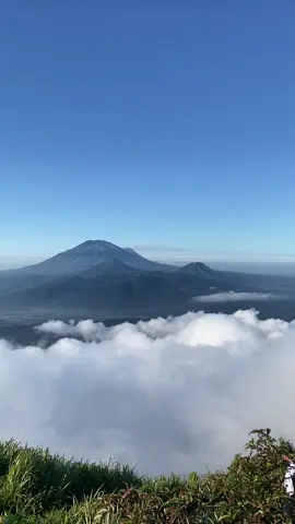 Bonus lautan awan di gunung Ungaran😍  #pendaki #pendakigunung #pendakifomo #semarang #bandungan #gunung #gunungungaran #mentahanvideo #mentahan #story #bahanswmu #semarangstory #fyp 
