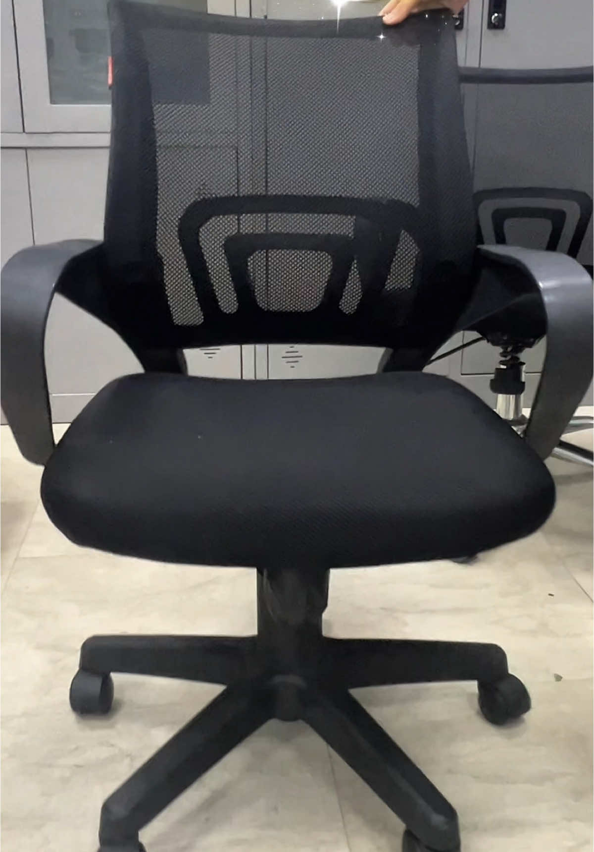 Ghế xoay văn phòng tựa lưng ôm lưới đen điều chỉnh chiều cao #creatorsearchinsights #xuhuongtiktok #thinhhanhtiktok #xuhuong #giadungthongminh #giadungtienich #muahangtaitiktokshop #dogiadung #ghevanphong 