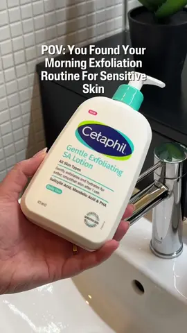 Soft and smooth skin unlocked 🔓💙✨ Cetaphil's Gentle exfoliating range is designed to gently exfoliate and renew your sensitive skin 😍 It contains a gentle triple acid blend, combining Salicylic Acid, Mandelic Acid, and Gluconolactone to effectively smooth rough and bumpy skin, making it an ideal solution for those prone to 'strawberry legs' or 'chicken skin' 💕 Available to shop NOW. Link in bio 🛒