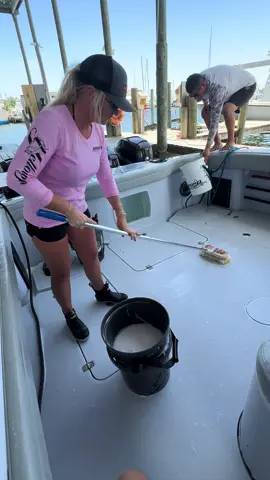 I don't think she wanted to clean 🧼 #florida #fyp #youtube #destinflorida 