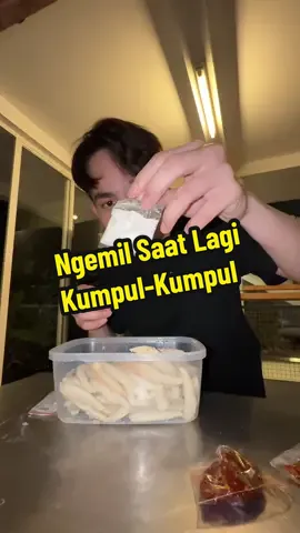 Makan ter favorite kalian apa kalau lagi hujan ? 