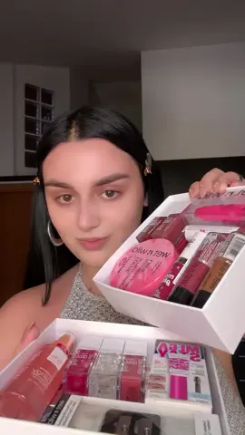 @alessiahab just found her new must-haves 💅🏻 From soft glam to bold moves, the New Essentials are here to level up every look.  #wetnwild #wetnwildmakeup #wetnwildeu #newessentials 