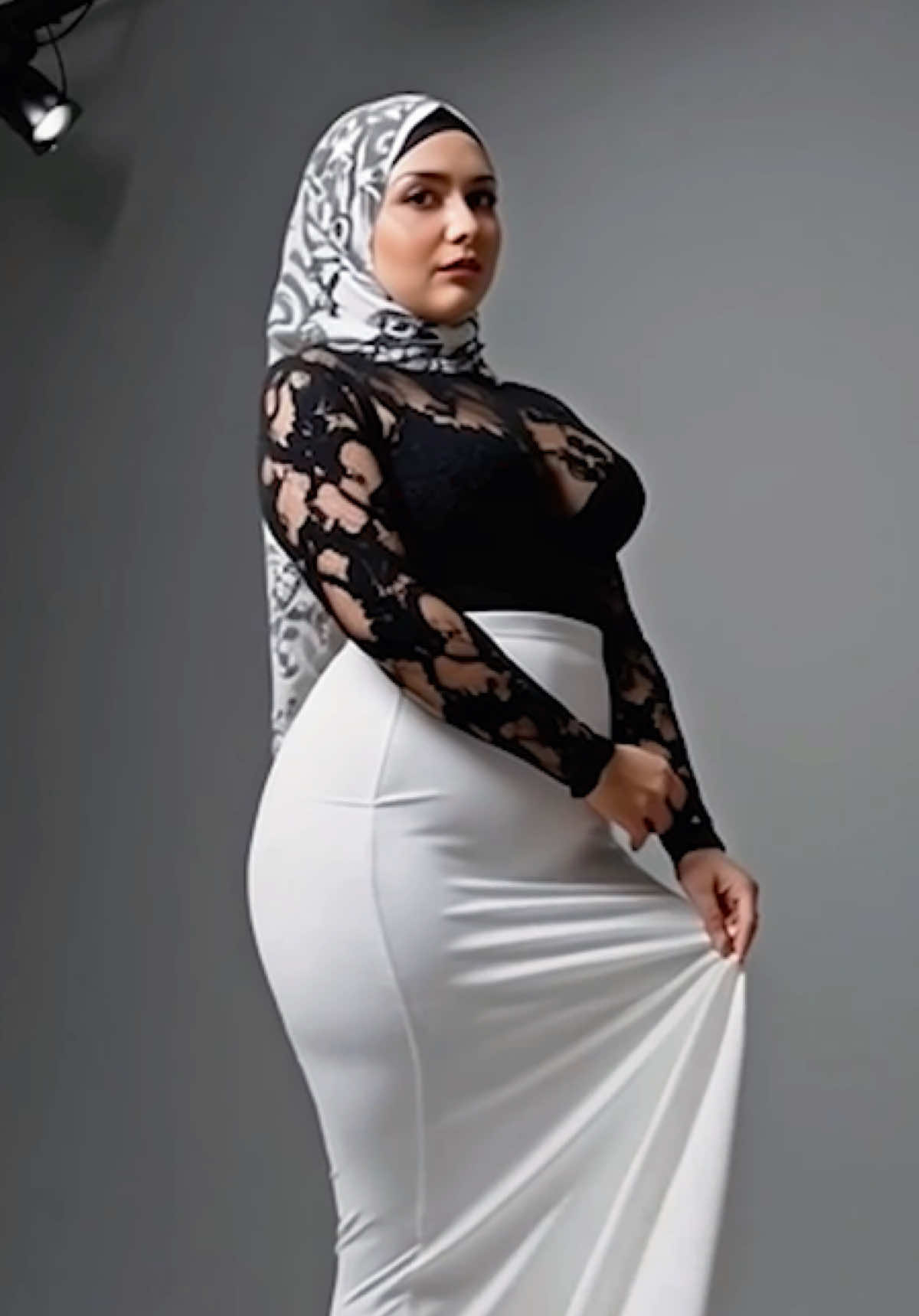 #hijabitiktok #hijabmodern #hijabistyle #hijabgirl #hijabers #hijabstyle #fashion #modelling #photoshoot #muslimstyle #tightdress 