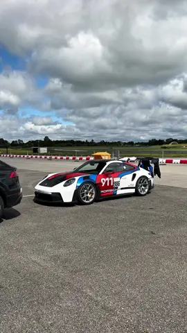 GOT WING OUT  🛫                        #carsoftiktok #cartok #estoniancars #porsche911 #992gt3rs #911gt3rs #porsche992gt3rs #gt3rsweissach #rennsport 