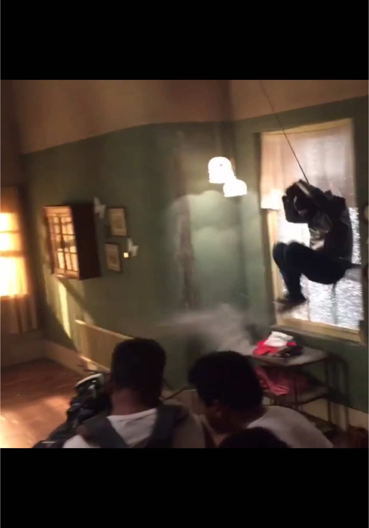 #filmmaking #movie #花絮 #电影幕后 敢信吗电影中撞玻璃是真的