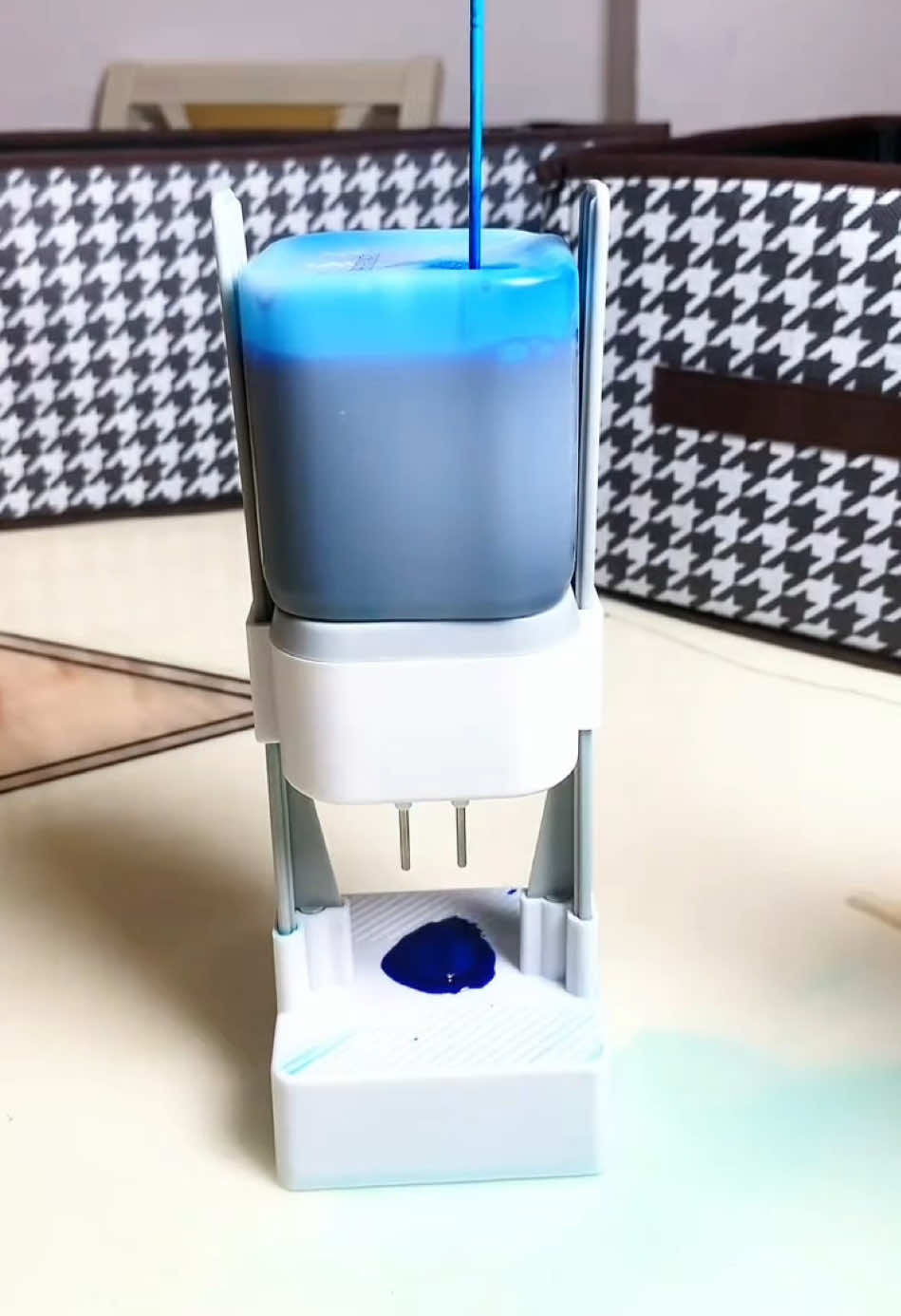 Save more cleaning agents😏#gadgets #coolgadgets #coolstuff #shopping #product #amazonfinds #amazonmusthaves #LearnOnTikTok #tiktokmademebuyit #fyp 