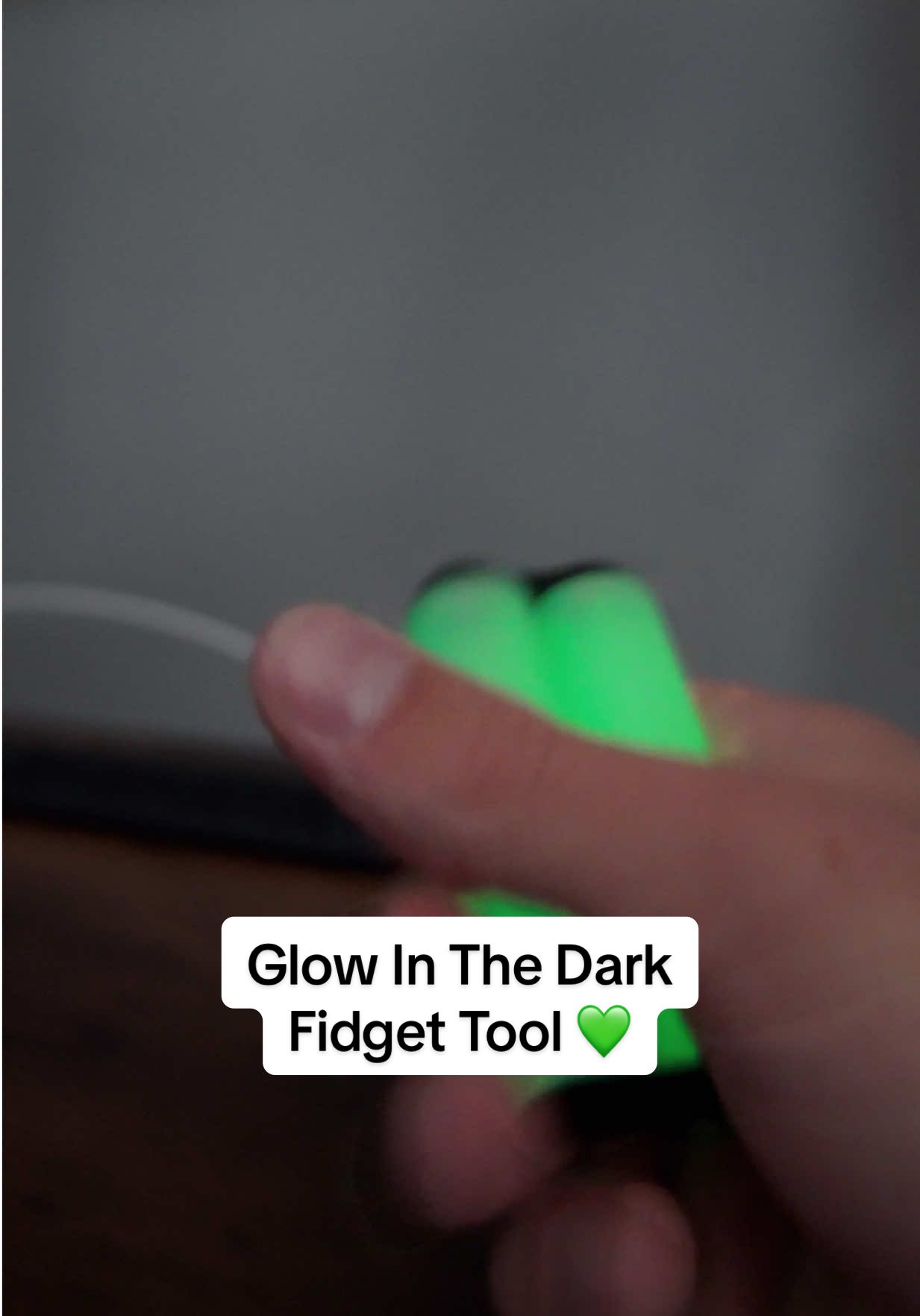 Ad | I already love the ONO Roller, but this new glow in the dark version is so much fun! Check it out at the link in my bio and use code TREVOR for 10% off. 💚 #fidget #fidgettoy #onoroller #neurodivergent #stimming #autistic #autism 