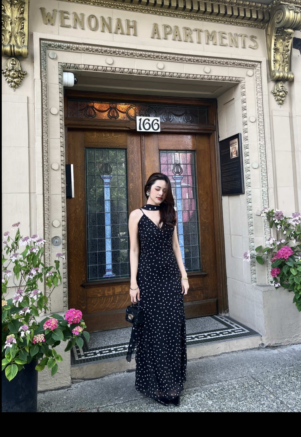 Who says doctors can’t serve looks? 💁🏻‍♀️🩺 #OOTD  #fashioninspo #fypシ #fyp #viral #dayinmylife #softgirl   #medlife #medtok #doctoraesthetic #GlowUp #styleinspo 