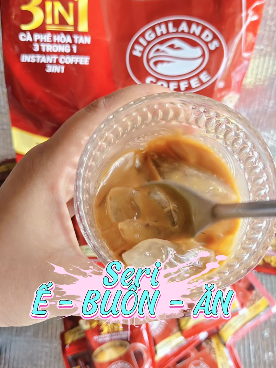 Sao bây giờ tui mớ biết tới cái cà phê hòa tan này của Highland nhỉ 😭 #CapCut #xuhuong #viral #monngonmoingay #anvat #cuocsongthuongngay #highlandscoffee 