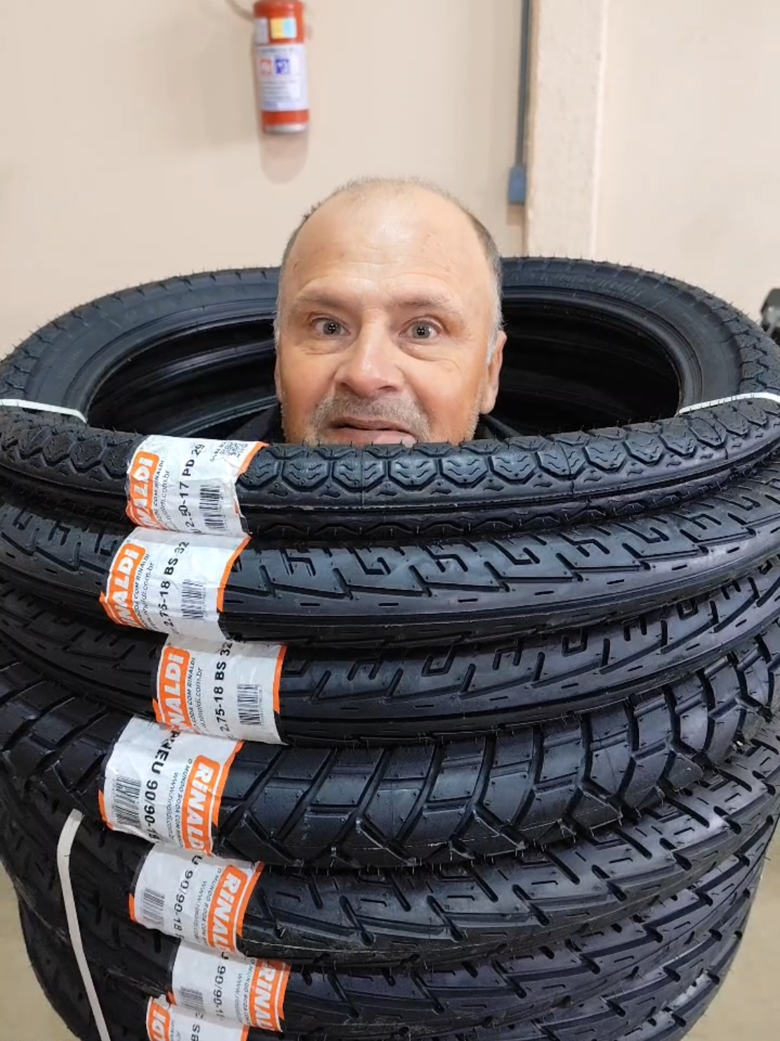 🚨 TÁ NA HORA DE TROCAR OS PNEUS DA SUA MOTO? 🚨 A Silva Motos tem a melhor opção pra você! 🏍️ Pneus Rinaldi – qualidade, durabilidade e segurança nas ruas e estradas. 🔧 Modelos aro 17 ao 21 disponíveis! 💥 Perfeitos para quem exige performance e confiança em duas rodas. 👉 Passe agora na Silva Motos e garanta os seus! 📍 Conforto, confiança e preço justo você encontra aqui! #PneusRinaldi #SilvaMotos #MotoPneus #OficinaDeMotos #MotoqueiroRaiz #SegurançaEmDuasRodas