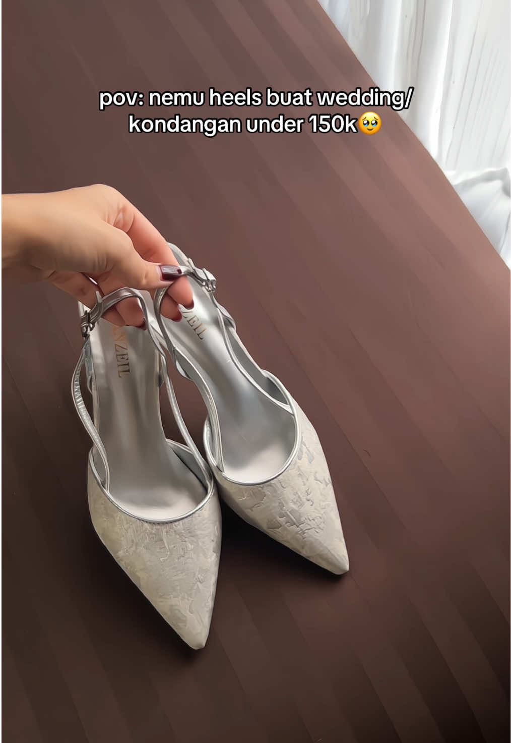 Cantik tapi nyaman bgt dipake 🤍 luv  #heels #heelswanita #sepatuheels #heelswisuda #heelskondangan #heelswedding #rekomendasiheels 