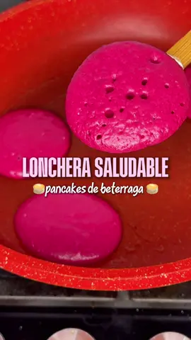 Pancakes de beterraga , idea de lonchera saludable  ✅1 beterraga pequeña ✅1 huevo  ✅1/2 taza de leche  ✅1 taza de avena o harina de avena o la harina que tengas  ✅Esencia de vainilla  ✅1/2 cucharadita de ph  #pancakes #recetas #saludable #mama #blw 