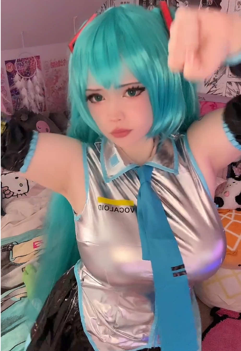 Dante dance! :3 #dante #devilmaycry #miku #mikuhatsune #cosplay #mikucosplay #hatsunemiku 