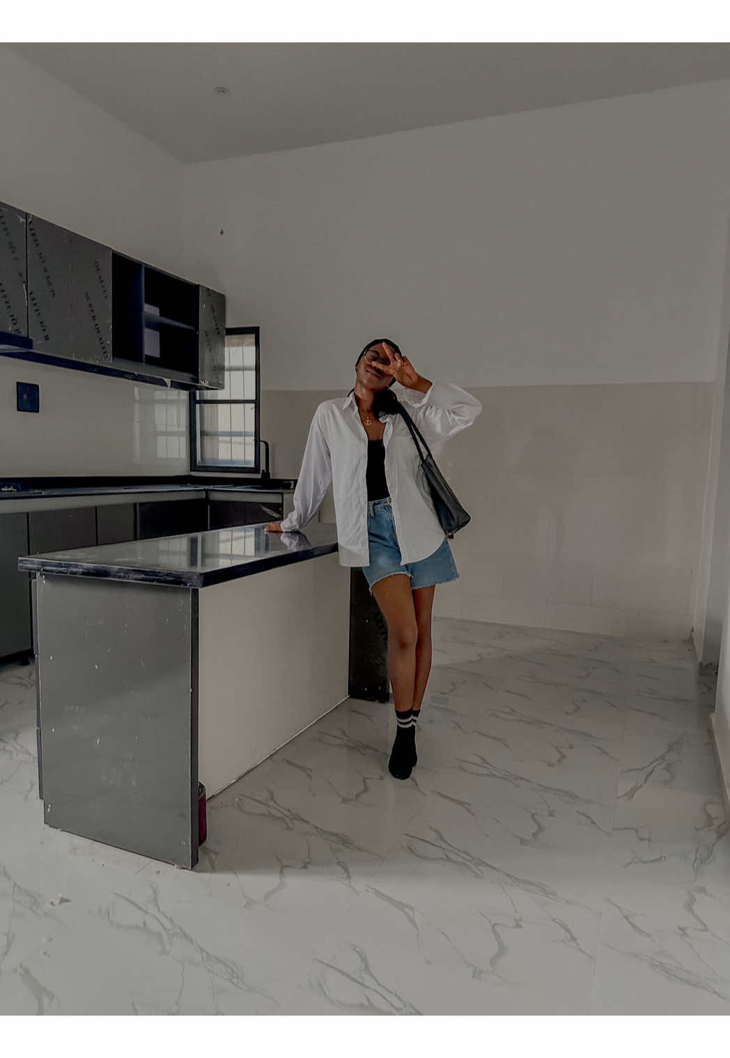 Join me for a mini tour of the first home I built in my 20s #tiktokviral #blackgirl #luxuryliving #Jw #luxuryhomes #squeakyqueen #luxurykitchen #cleaningcontentcreator #cleaningcreator #blackyoutuber #Nigerianyoutuber #homedecor #aestheticvideos #aestheticcontent 