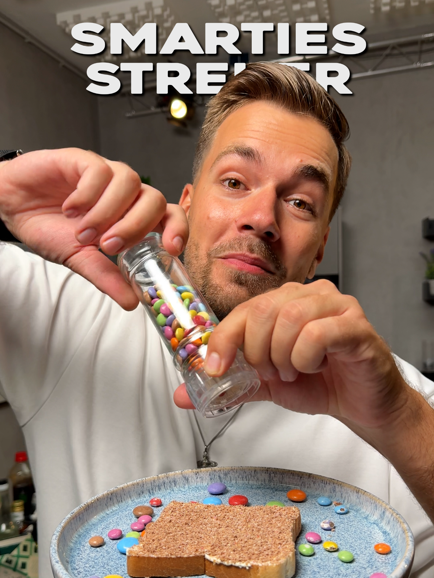 Smarties im Pfefferstreuer 🤯🤤 #smarties #viral #testen