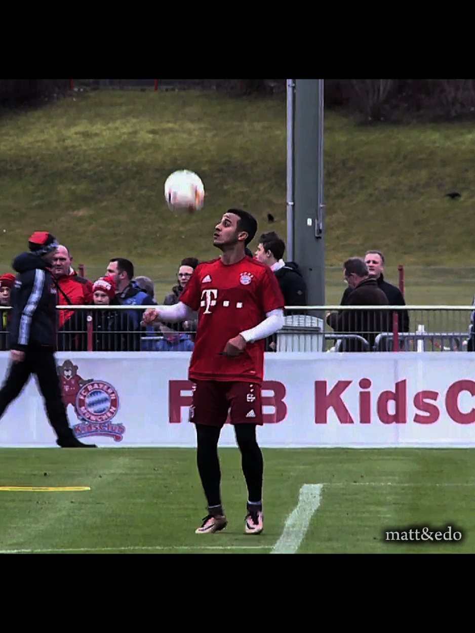 MASTERCLASS MIDFIELDER🪄#🇪🇸 #thiagoalcantara #viral #footballedit #fyp 