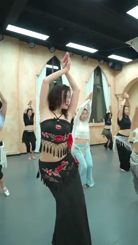 My class 💃🌺#orientaldancer #bellydancetiktok #bellydanceclass💃🌺 #bellydancedubai💃 #orientaldance🌺 #bellydanceturorial #bellypassion💃🌺 #designer #performer #bellydancers 💃🌺