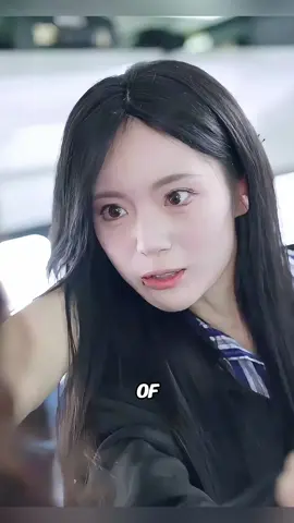 A group of people deliberately provoked the girl with mania.#foryou #Love #tiktok #tk #tik 