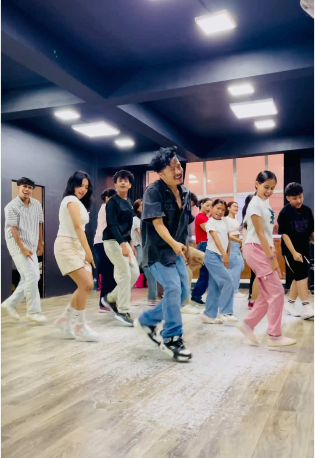 #flexibledanceschool #hindisong #bollywoodsong #fyp #foryou #foryoupage #dance #danceclass #nepalitiktok #koteshwor_kathmandu 