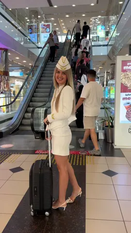 #airport #crew #reactions #usa #flightattendant #Aria_in_sky #losangeles #stewardess #follow 