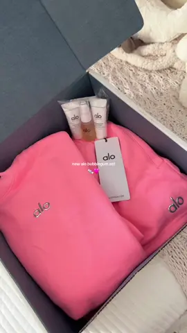 new@alo set🩷 love this color #alo #aloyoga #unboxing 