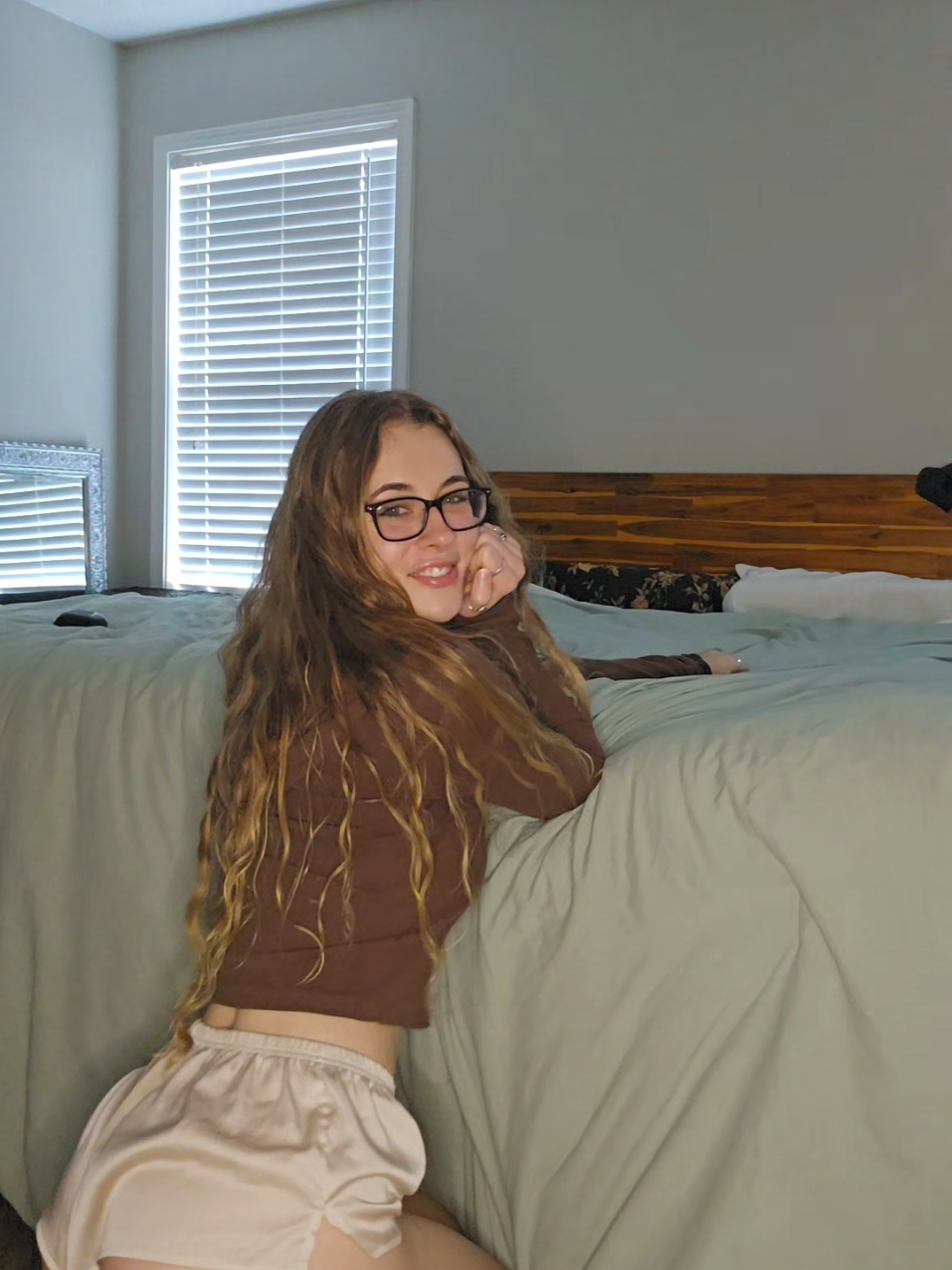 I looove my new bedframe😍 it's a luxury after not having one for a couple years :P ♡  ♡  ♡  #girlsoftiktok #dancetok #povgirl #trendingaudio #bedroomcheck 