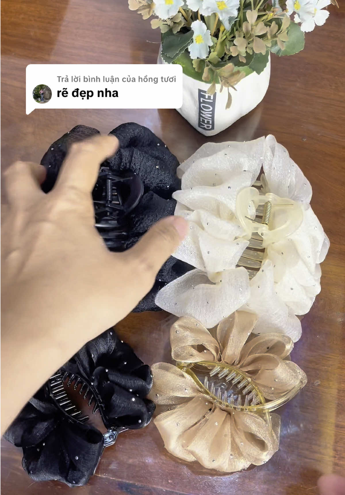 Trả lời @hồng tươi 2 kẹp bồng bềnh và 2 kẹp củ tỏi #keptoc  @Hằng DoVilla  @Hằng DoVilla  @Hằng DoVilla 