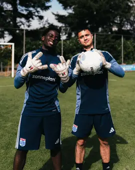 It’s showtime 🚀 Dylan vs Eliano: who’s the best 🧤? #peczwolle #timnasindonesia #indonesia🇮🇩 #elianoreijnders #fyp 