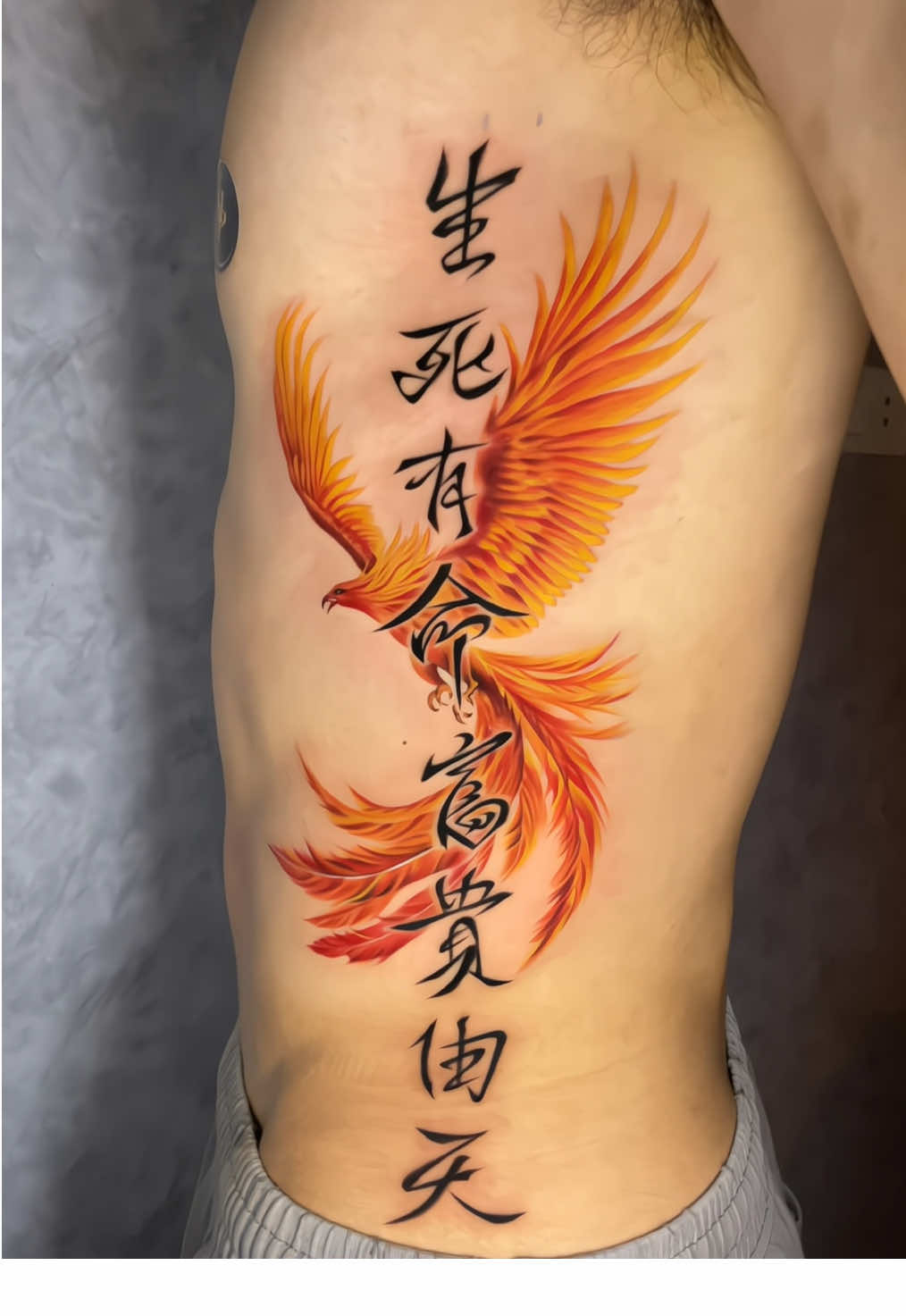 Hình xăm Phượng Hoàng Lửa 🔥 một biểu tượng mạnh mẽ của sự tái sinh và đổi mới - Kết hợp chữ trung 𝗦𝗼̂́𝗻𝗴 𝗰𝗵𝗲̂́𝘁 𝗰𝗼́ 𝘀𝗼̂́ 𝗽𝗵𝘂́ 𝗾𝘂𝘆́ 𝗱𝗼 𝘁𝗿𝗼̛̀𝗶 đầy ý nghĩa #tattoo #xăm #xămt#xămtpvinhrttattoo #hoangphamtattoo #viral #goclamdep 