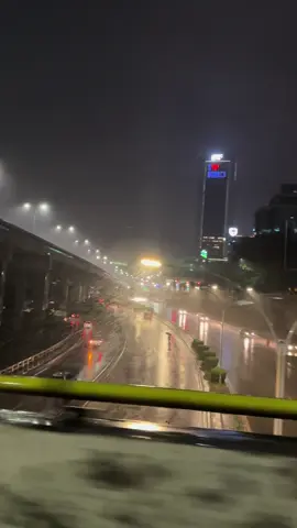 Nairobi’s love ❤️🇰🇪 #nairobi #kenya #nightdrive #rainlove #weather #fyp 