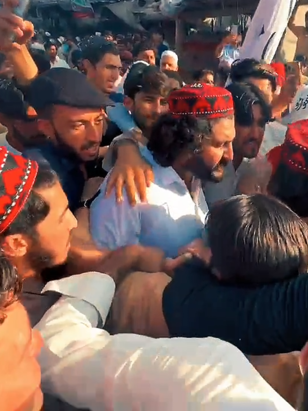 مومند اولسې پاڅون 🕊️❤️#manzoor_pashteen #پښتون_تاجیک_هزاره_ازبک_زنده_باد🇦🇫 #tiktokoficial #admin #gilamanpashteen #ptmzindabad 