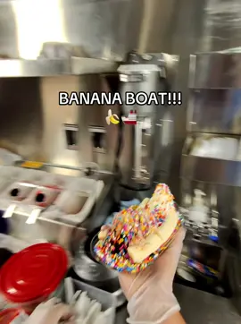 Custom banana boat coming in hot! 🍨🍌 You dream it, I serve it. #banana #bananaboat #icecream #philly #fishtown #mrsoftee #mistersoftee #rainbow 