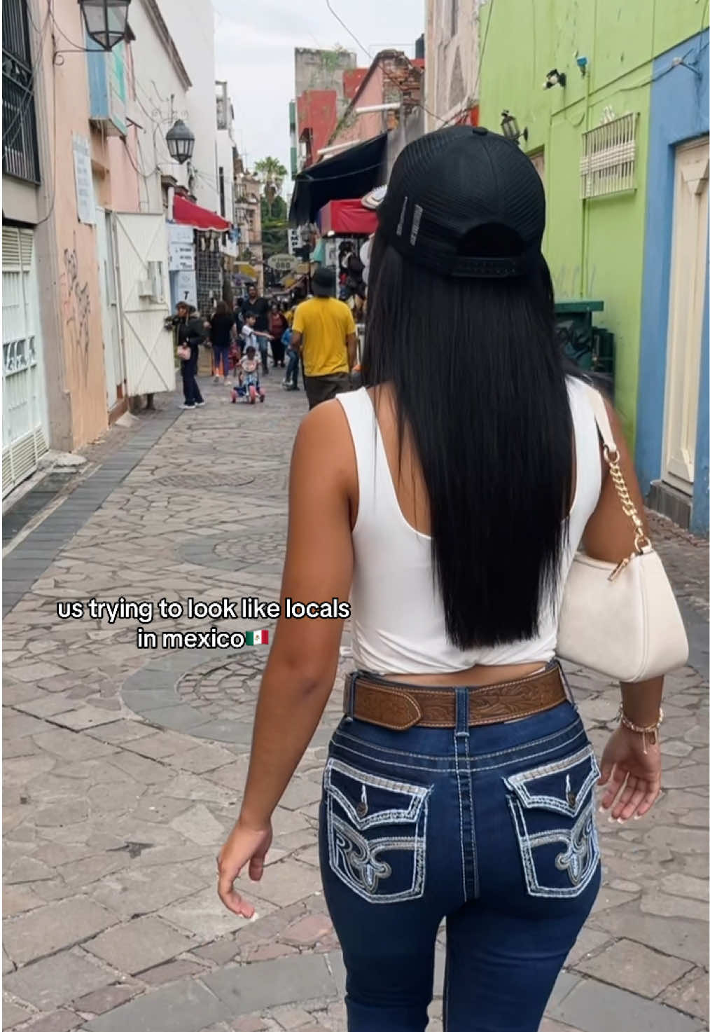 i swear we’re from here 🙄🙄 #foryoupage #foryou #weloveyarii #paratii #mexico #locals #funny #fyp #viral #aesthetic 