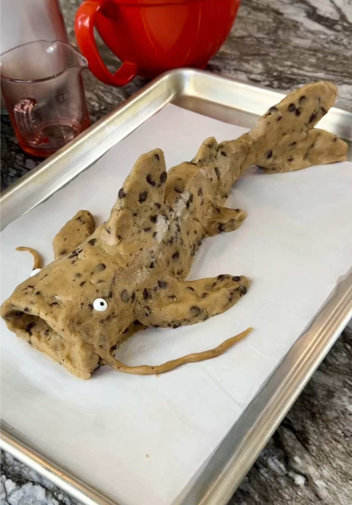 Big CATfish cookie vs oven. Halibut you try it too! 💪🏻 #cookie #chef #baking #trending #Recipe #bakingtips #bakingideas #chocolatechipcookies #expectationvsreality #yum #catfish