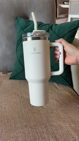 O melhor copo térmico custo benefício do TikTok shop. Alta qualidade da @ROMANTIC CROWN  .Aproveite o desconto e clique no link (carrinho laranja). #copotermico #romanticcrown #coporomanticcrown #achadinho #tiktokshopchegou 