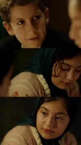Neydi aşk? Bir buse kondurmak mıydı Sevgilinin yanağına? Yoksa dolaşmak mıydı el ele umarsızcasına? Sahi: Neydi aşk? Gece sabahlara kadar O’nu düşünüp, Gündüz düşte görmek miydi aşk? Her yol O’na mı varırdı, Her kalem O’nu çizer, O’nu mu yazardı? Her şiir O’na yazılır, Her mısra O’nu mu anlatırdı? En güzel O mu oluyordu her defasında? Unuttum… Sahi, neydi aşk? Bakamamak mıydı gözlerine, Yoksa kaybolmak mıydı Sevgilinin gözlerinde? ‘O’ derken dahi hızlı çarpması mıydı kalbin? Yoksa görünce O’nu, titremek miydi bedenin? Can vermek miydi uğruna, Yoksa canını sevmek miydi Sevgilinin göz akına? Hatırlat ne olur… Unuttum… Neydi aşk? #dengbej #şakiro #aşk #film #hüzün #reels #keşfet #viral #tiktok #capcut 