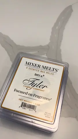 I am obsessed with these wax melts from Tyler Candle company! #waxmelts #tylercandlecompany #divawash #tylercandle #glamourwash 