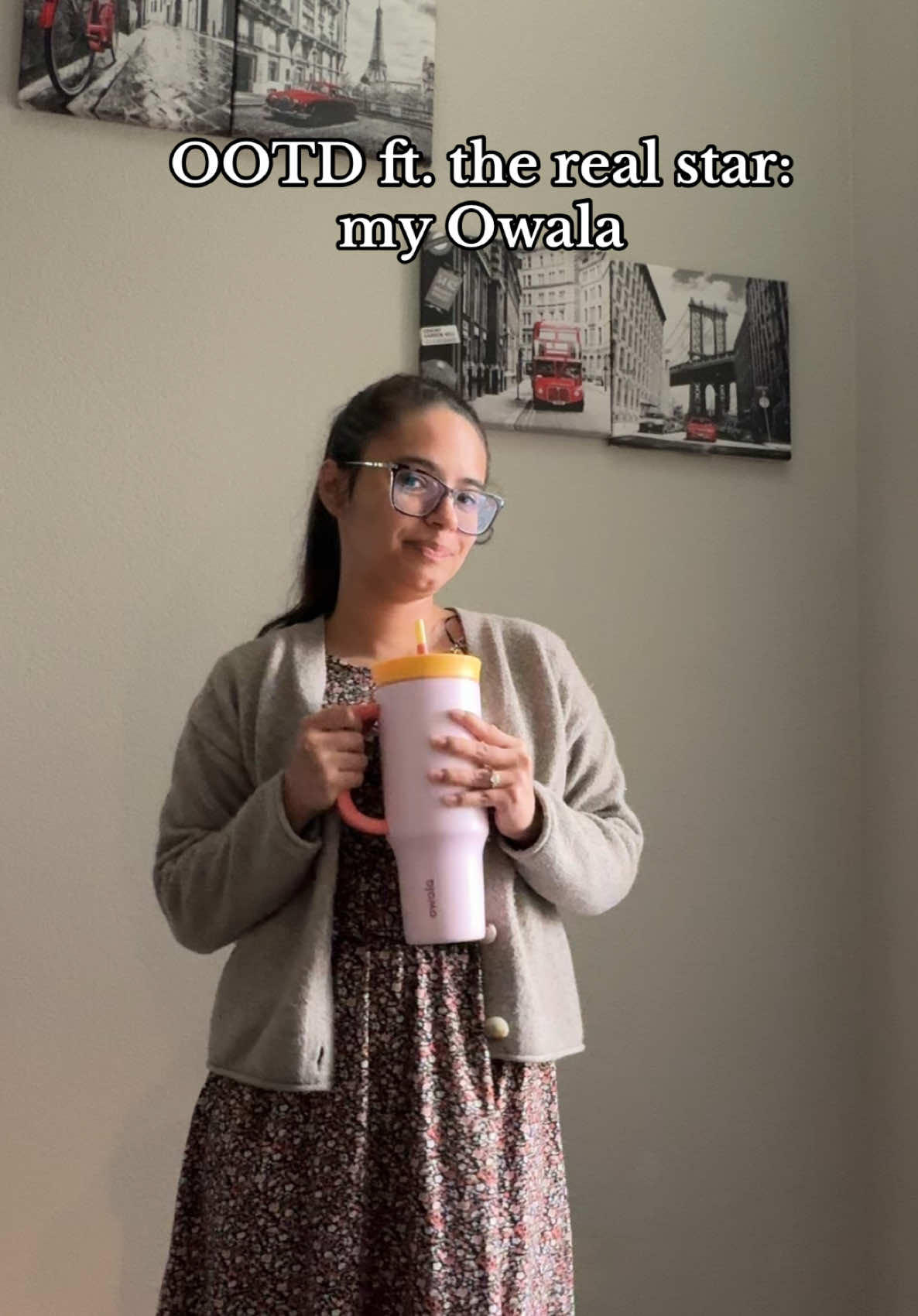 Not me posing like my water bottle isn’t the real star 🤩 Water bottle linked in my showcase #OOTD #OwalaTumbler #HydrationQueen #TumblerTok  #EmotionalSupportWaterBottle #HotGirlHydration #TikTokOOTD  #AccessoryOfTheDay #SheIsTheMoment #StayHydrated
