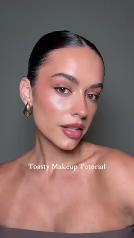 Toasty makeup allll summer long 🤎 what do you guys think of the look do you like it? #makeup #makeuptutorial #makeuptok #makeupvideo #makeuptrend #viralmakeup #makeuptips #fyp #toastymakeup #toasty 
