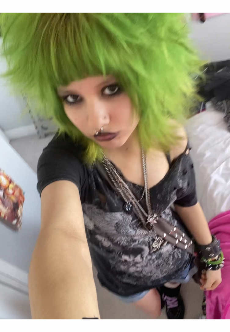 hate todays fit but its okay // #fyp #fypageシ #foryoupage #punk #punkfashion #alt #alternative #alternativefashion #2000s #2000sfashion #fitcheck #OOTD #outfit #ilovemybf 