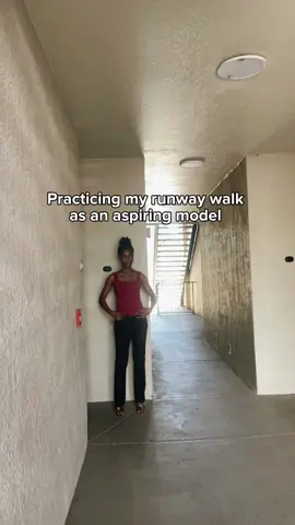 What do you think ? #runwaywalk #modelwalk #modelwalking #modelface #modelingtips #facecardneverdeclines #blackgirltok #aspiringmodel #castingcall 
