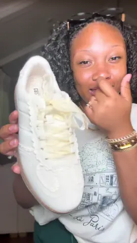Tell me these ain’t cute?!! OBSESSED 😍😍 . #cushionaireshoes #fashionshoes #tennisshoes #laceshoesforwomen 