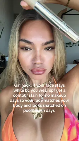 This product genuinely made me hotter. Thank you Sacheu #contourstain #sacheu #lipstain #poolmakeup #beachmakeup 