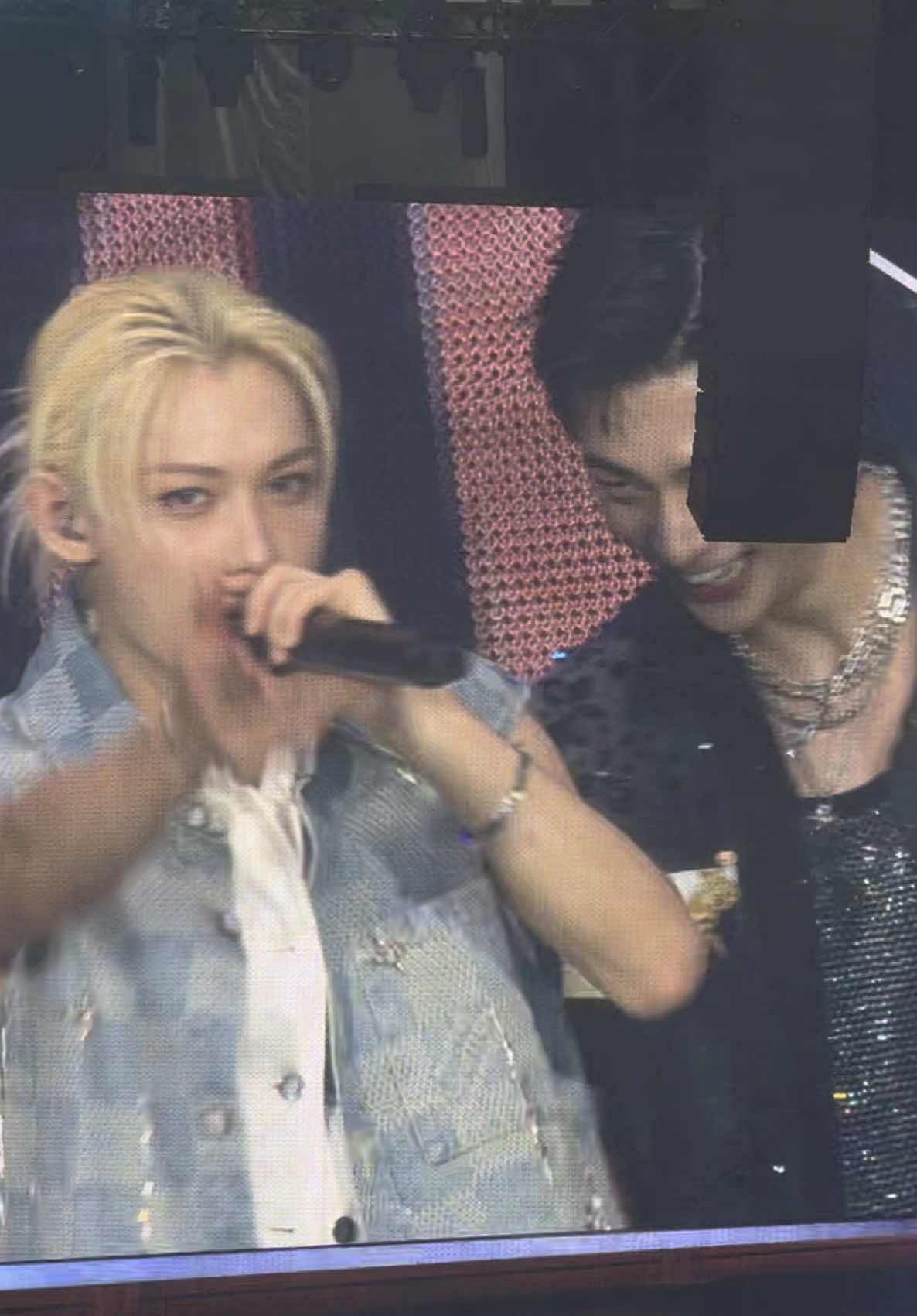 We got a super giggly s class because Minho lost his shoe  #skz #skzworlddomination #skzlondon #StrayKids #straykidsstay #dominatelondon #leeknow #minho #sclass 
