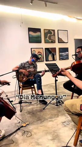 Latihan dulu sebelum Neda Waditra Session Dua.  #EghaDeLatoya #PanjiSakti #DiaMenunggu #RuangPutihBandung #NedaWaditra #NunTour #SilentConcert #Capcut